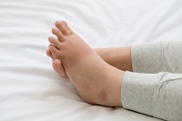 Ways to Help Reduce Swollen Feet During Pregnancy
